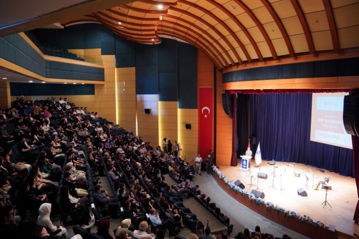 SAÜ kültür ve konferans salonunun iç görünümü